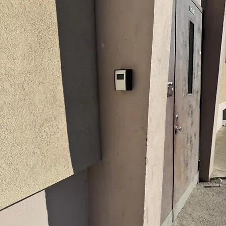 Dikol Two-room Apartment-self Check-in & Free Parking Near Center *